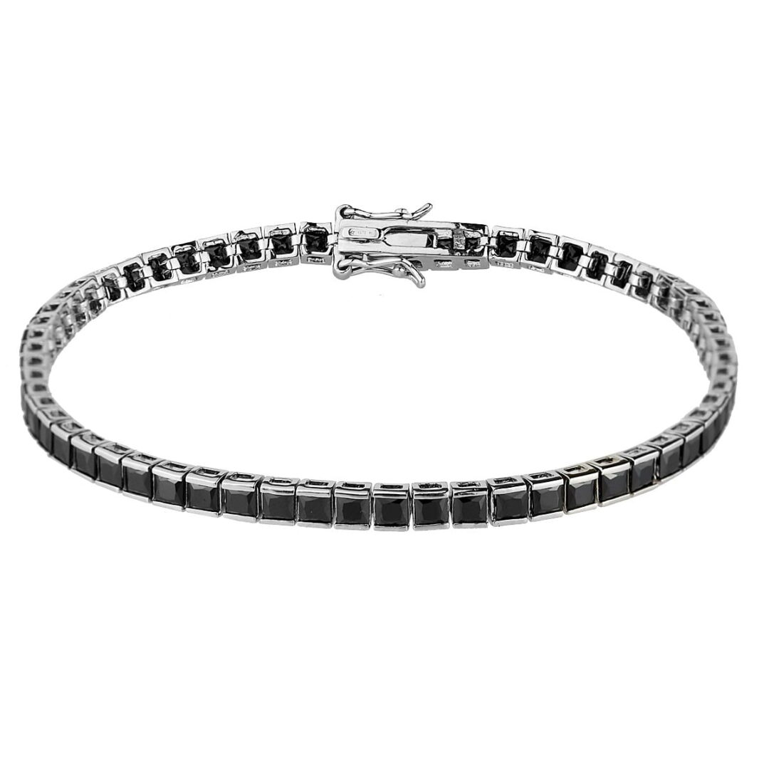 Tennis bracelet made of silver 925° decorated with black onyx stones.