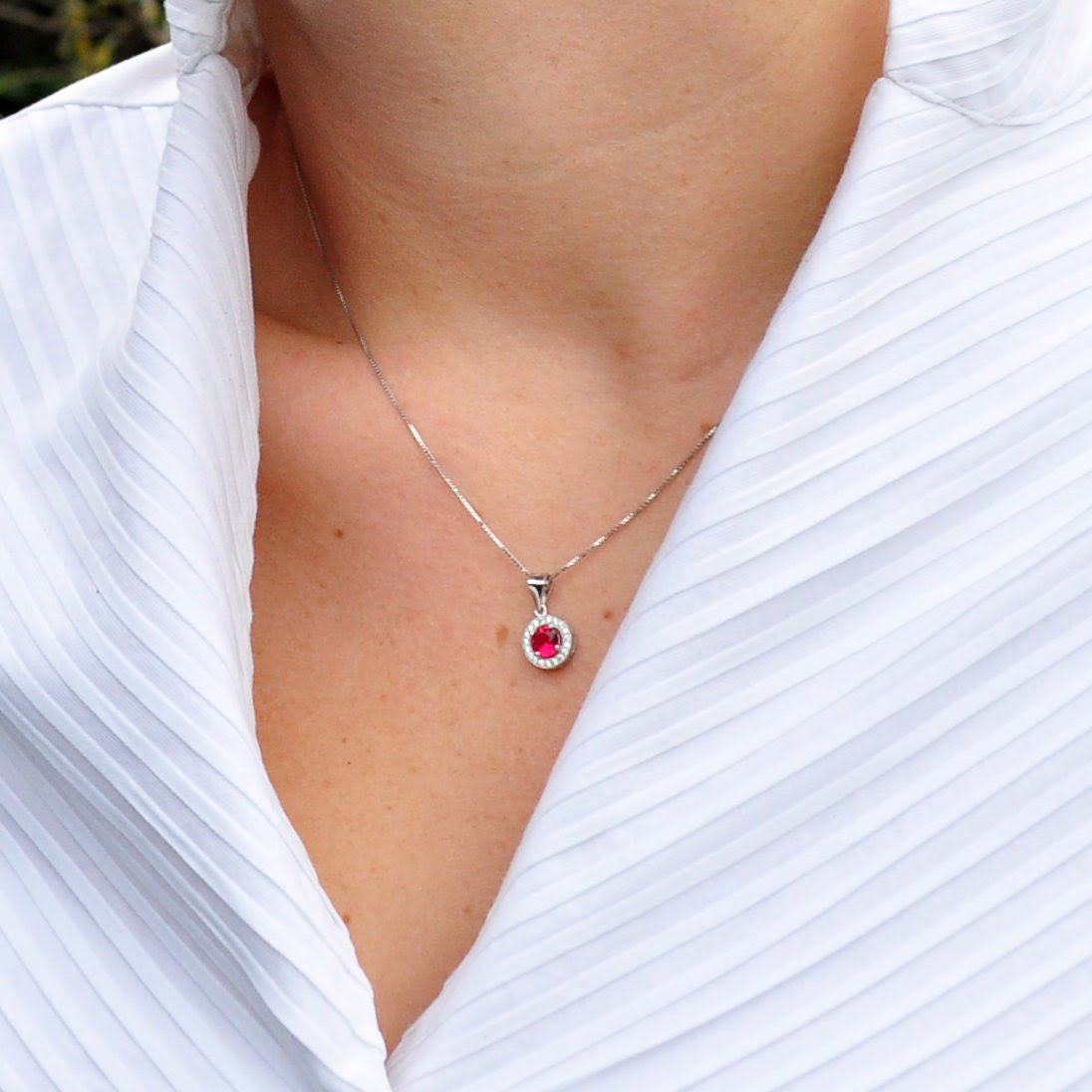 Round Rosetta pendant in white sterling silver, with synthetic ruby and white zirconia.