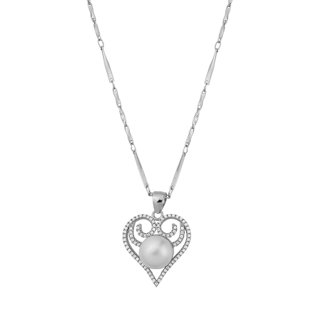 Heart base decorated with zircons and big pearl in silver 925°. Accompanied by a silver chain 925°.