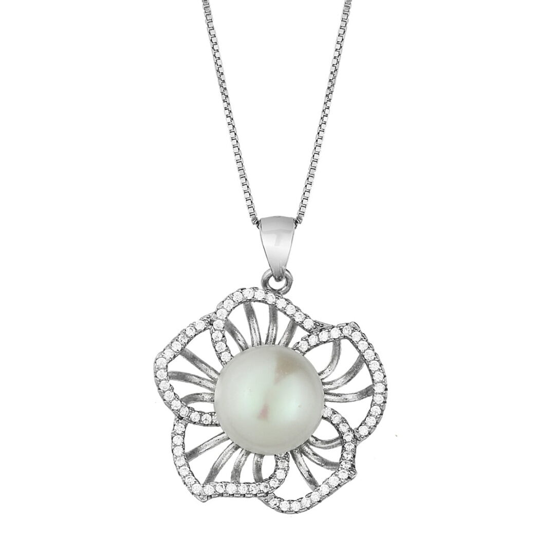 Pendant with leaf base decorated with zircons and big pearl in silver 925°. Accompanied by a silver chain 925°.