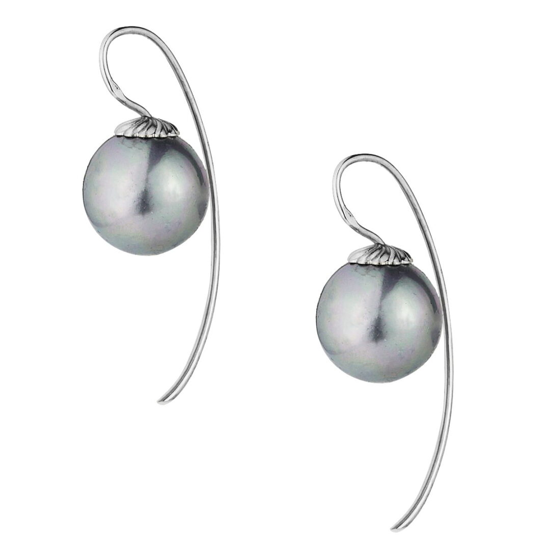 Gray pearl earrings 13,5 mm, nailed in silver on an open hook made of silver 925°.